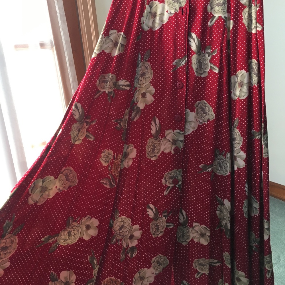 Famous Barr? Petite floral skirt